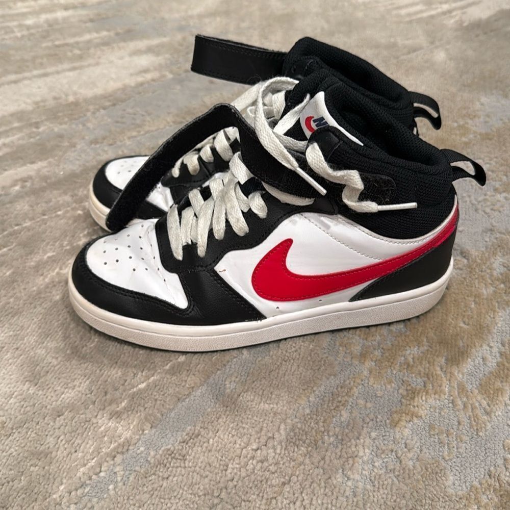 Court Borough Mid 2 GS 'White Black University Red' youth size 5.5 women’s 6 GUc